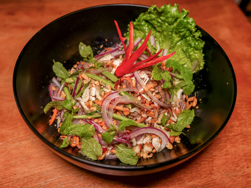 Salade de bœuf épicé cambodgienne